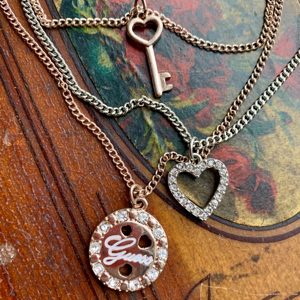 Guess Layered Charms Necklace Crystal Heart Key 12$